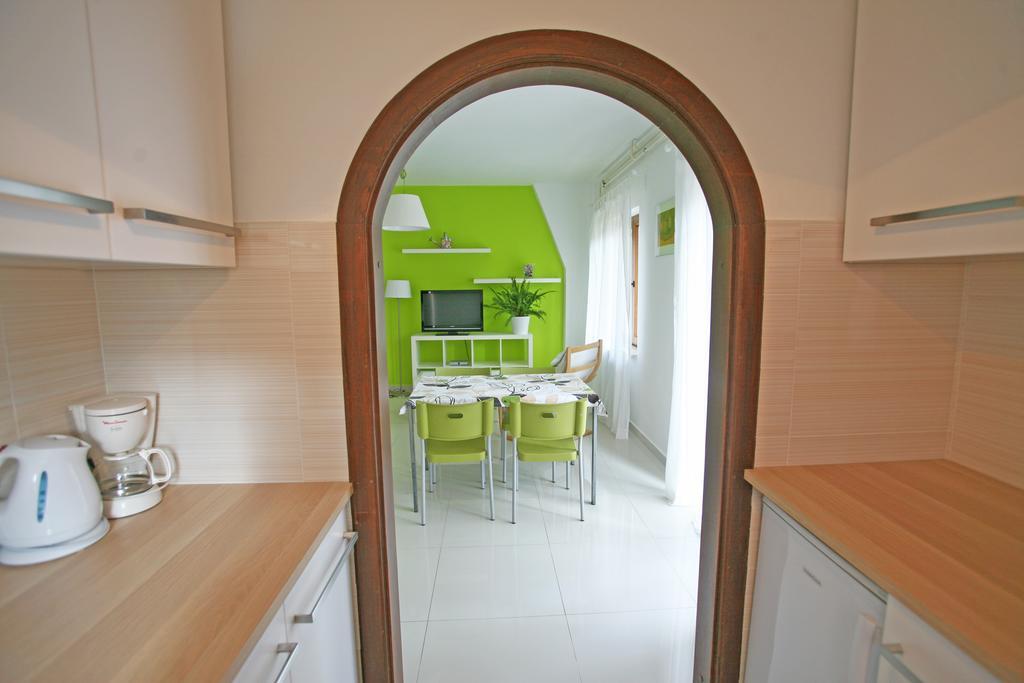 Apartments Maras 포레치 객실 사진
