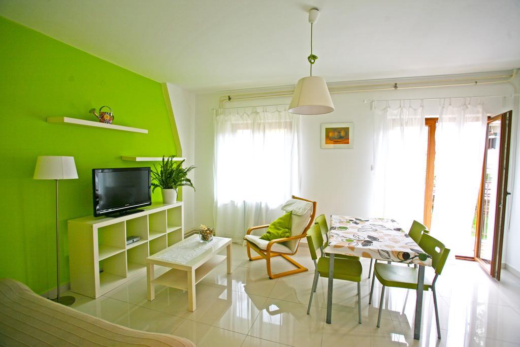 Apartments Maras 포레치 객실 사진